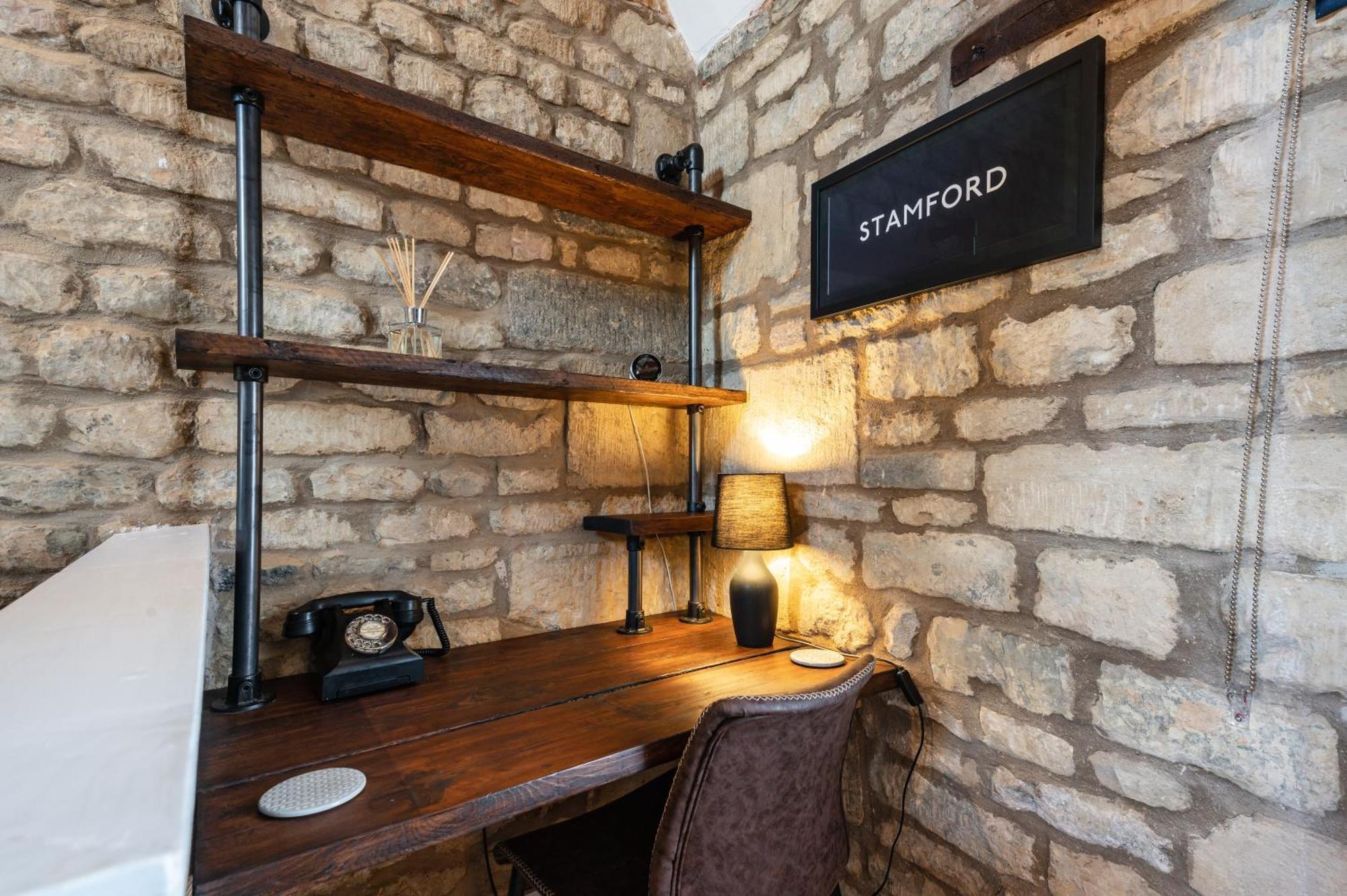 Luxury Town Centre Loft Apartment In Converted Granary Στάμφορντ Εξωτερικό φωτογραφία